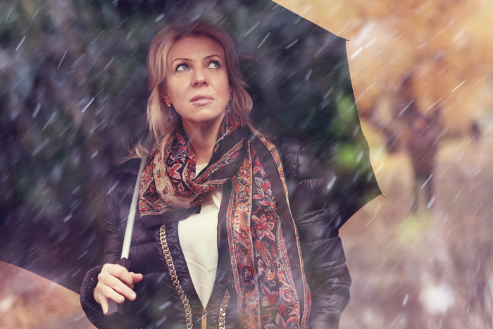 woman with an umbrella in the autumn park